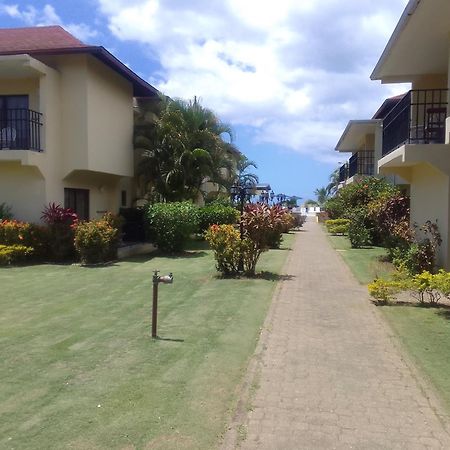 Rooms On The Beach Негрил Екстериор снимка