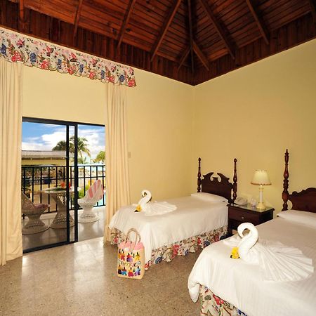 Rooms On The Beach Негрил Екстериор снимка