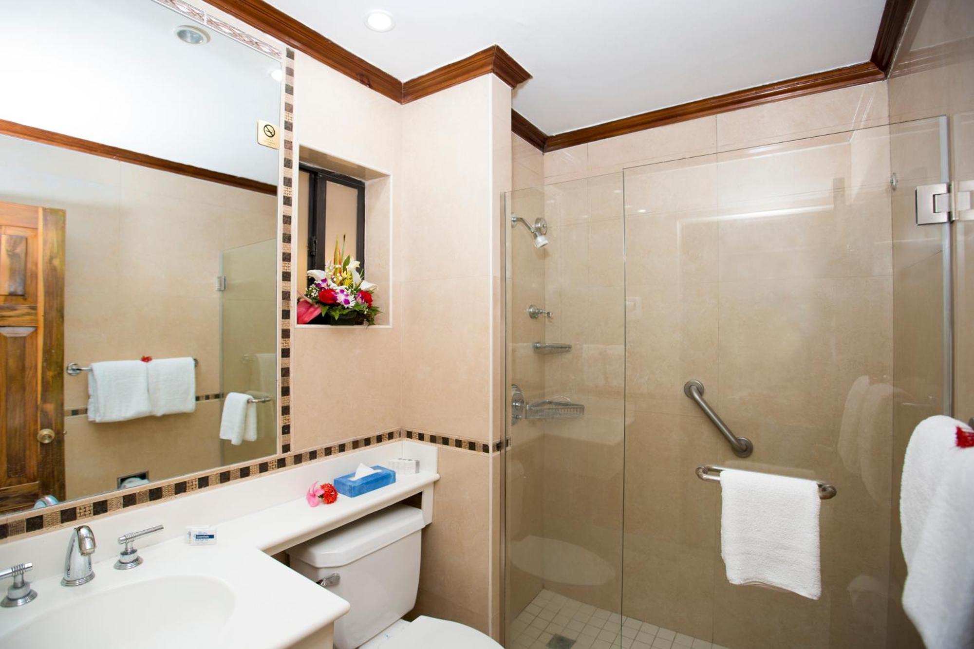Rooms On The Beach Негрил Екстериор снимка