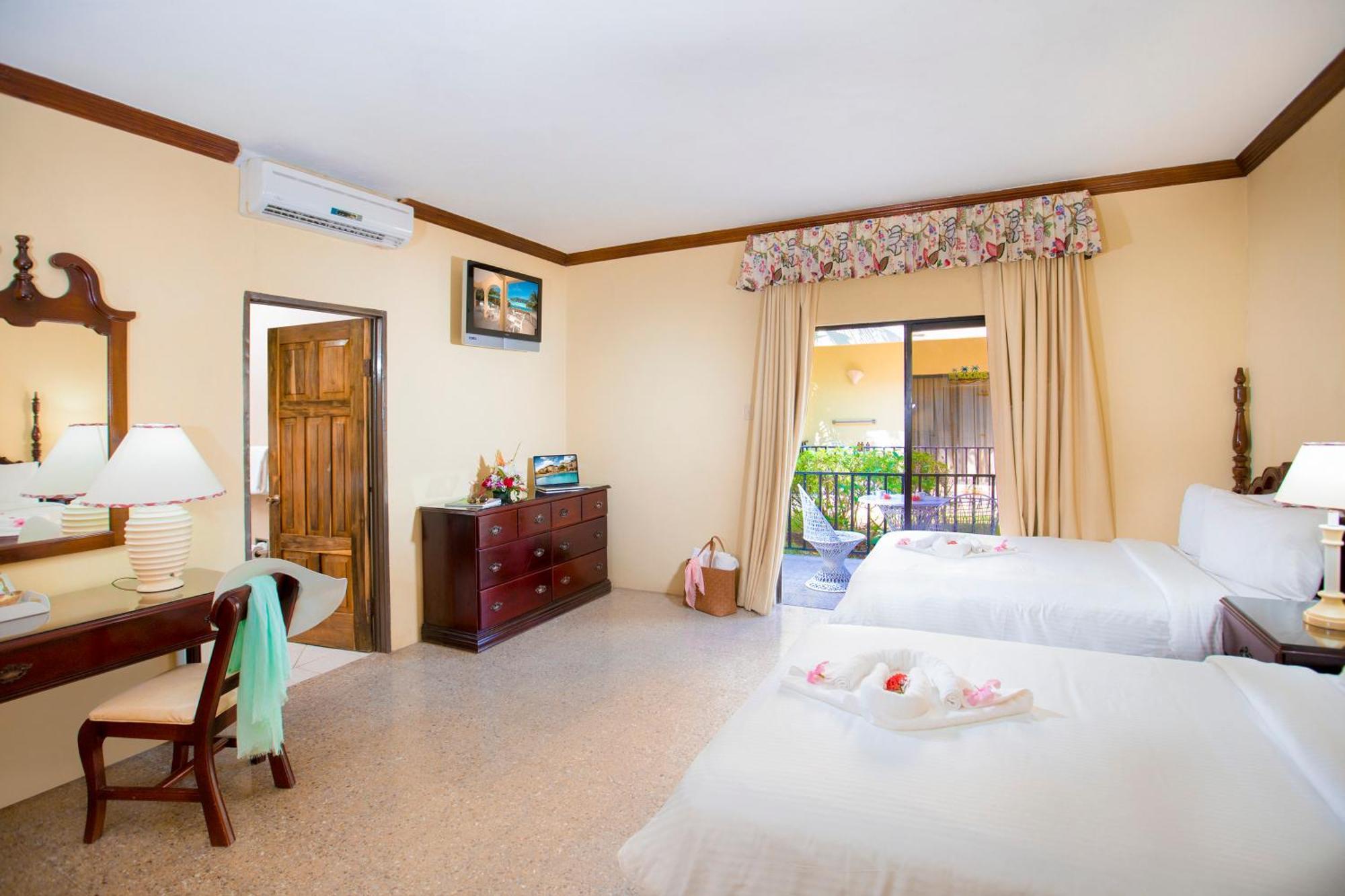 Rooms On The Beach Негрил Екстериор снимка