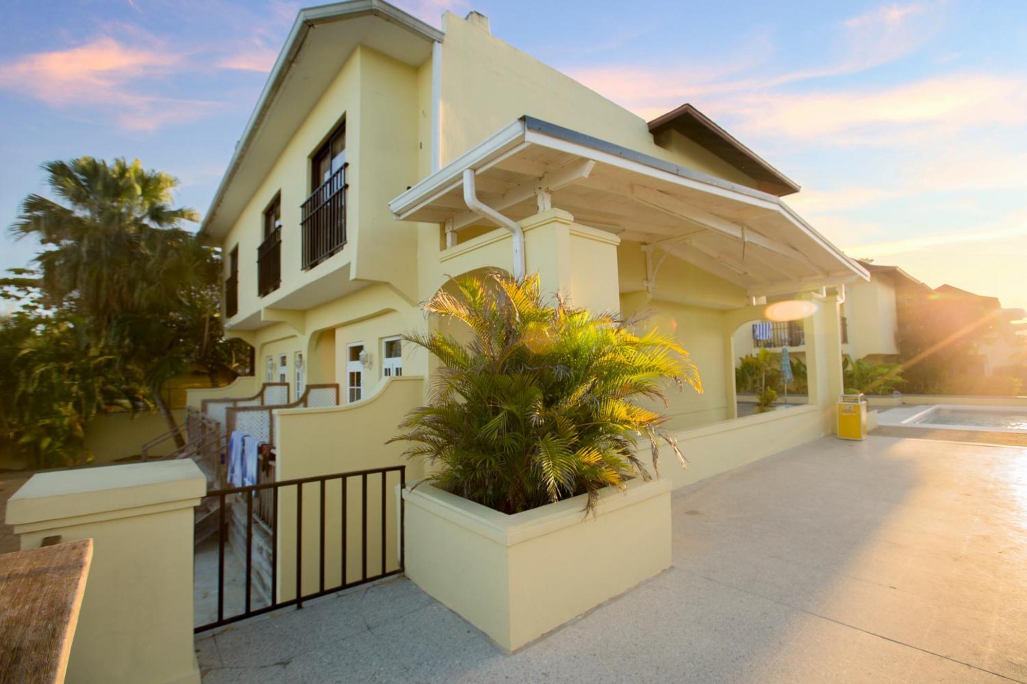 Rooms On The Beach Негрил Екстериор снимка