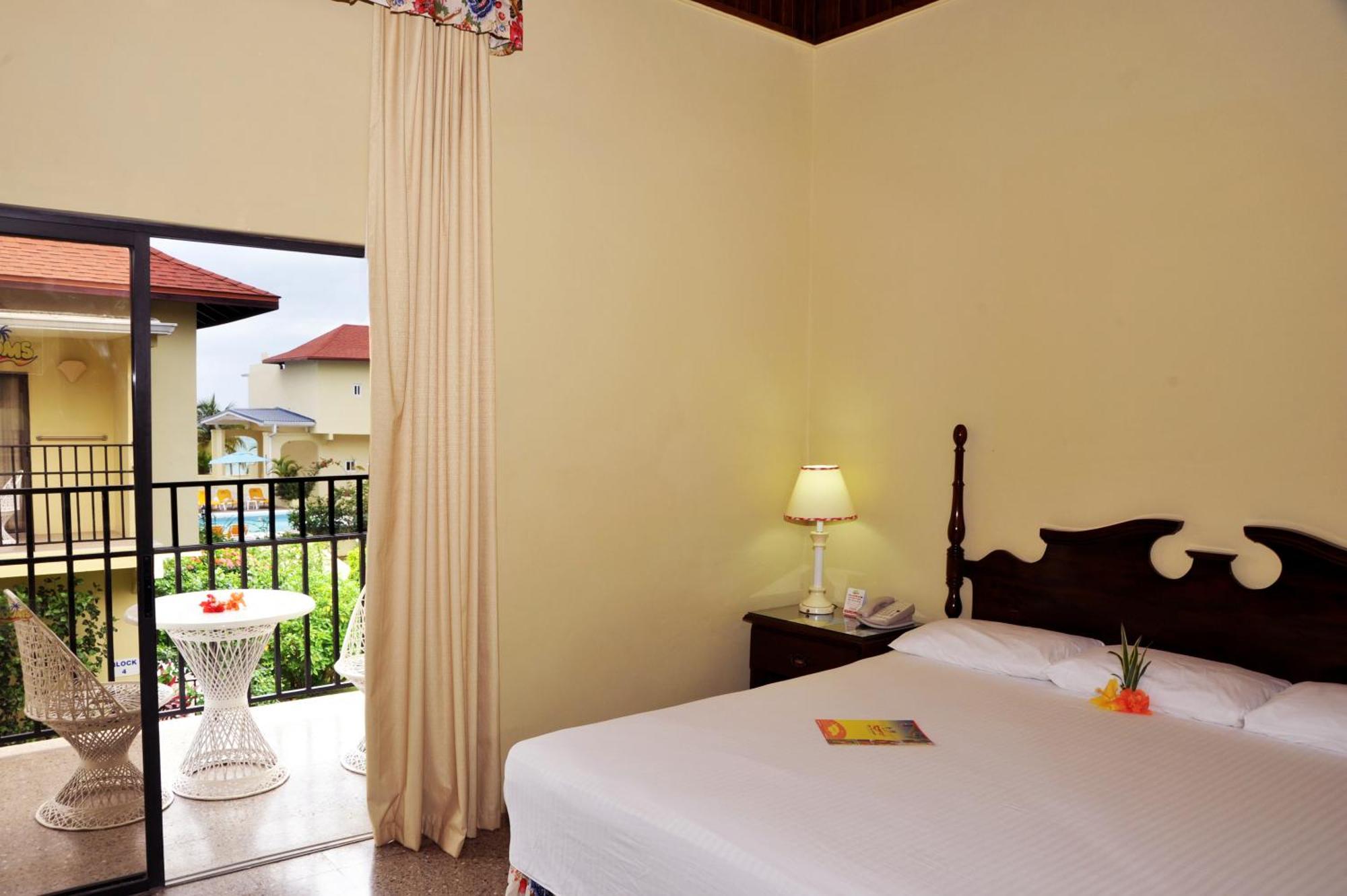 Rooms On The Beach Негрил Екстериор снимка